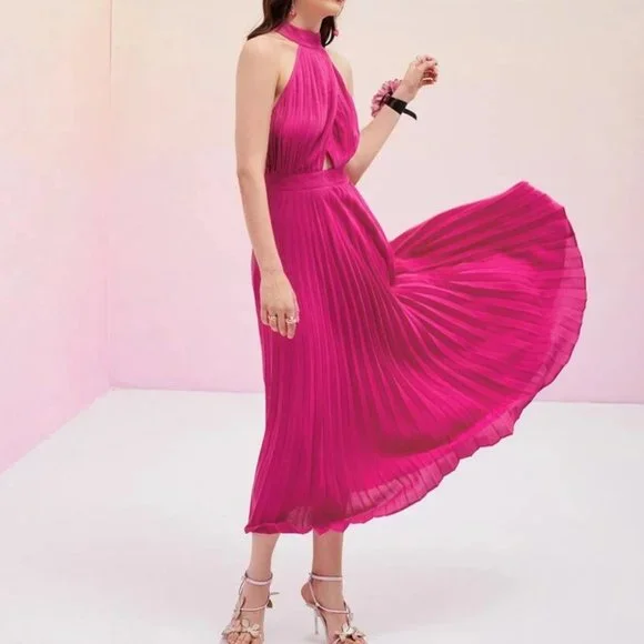 Cut Out Front Pleated Halter Dress - Picture 4 of 8